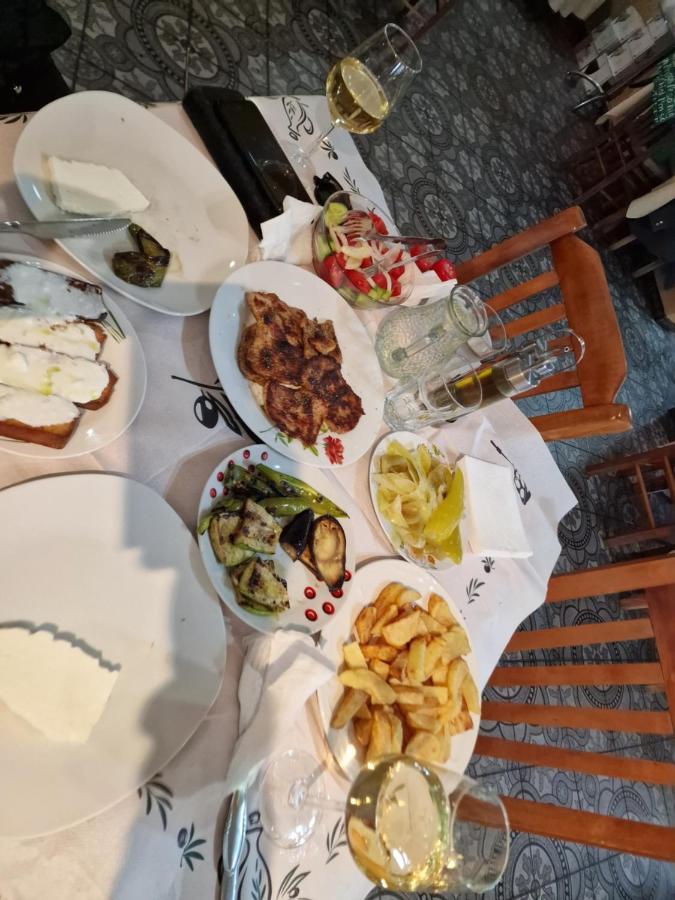 Bujtinat Skenderi Gjinar 2 Villa Buitenkant foto